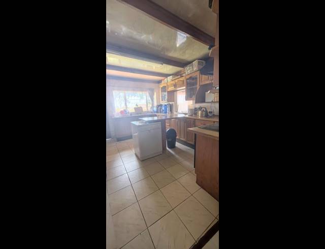 4 BEDROOM PROPERTY TO RENT IN WINCHESTER HILLS